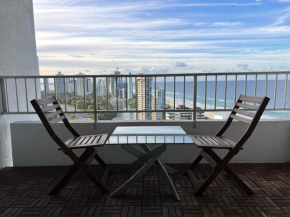 High level spacious Ocean View apt at Surfers, Surfers Paradise